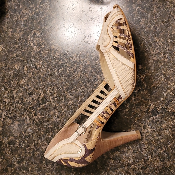 Carlos Santana Peep Toe Pumps - Picture 3 of 8